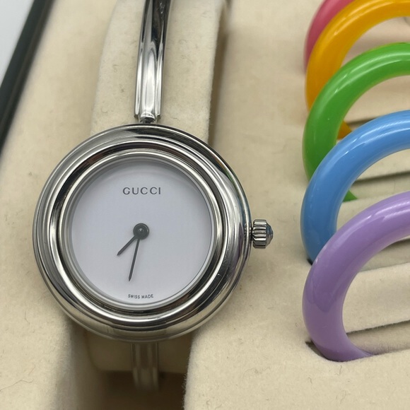 Gucci Women's Watch with Interchangeable Colored Bezels - Picture 9 of 10